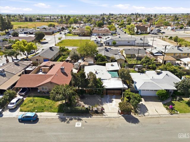 1606 12th Avenue, Delano, CA 93215