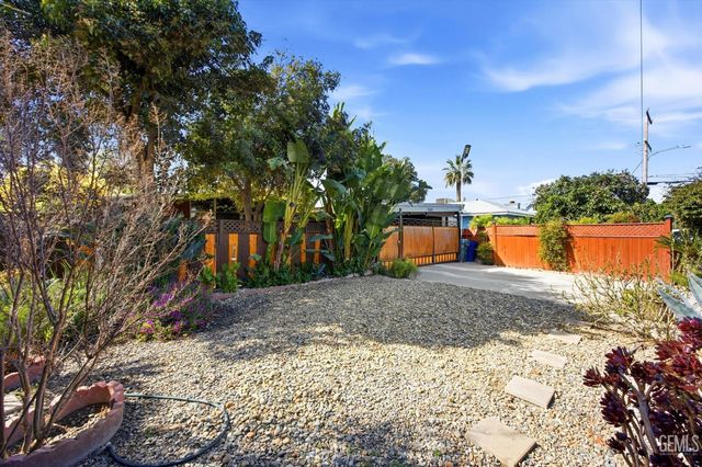 1606 12th Avenue, Delano, CA 93215