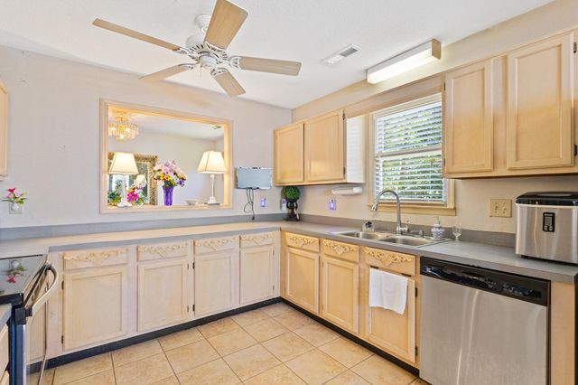 124 Dogwood Pl., North Myrtle Beach, SC 29582