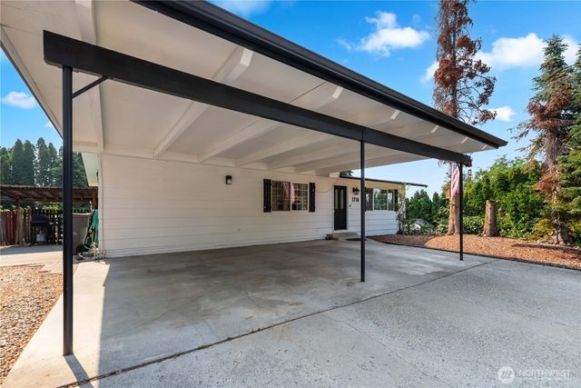 1718 8th St NE, East Wenatchee, WA 98802