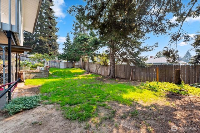 1718 8th St NE, East Wenatchee, WA 98802