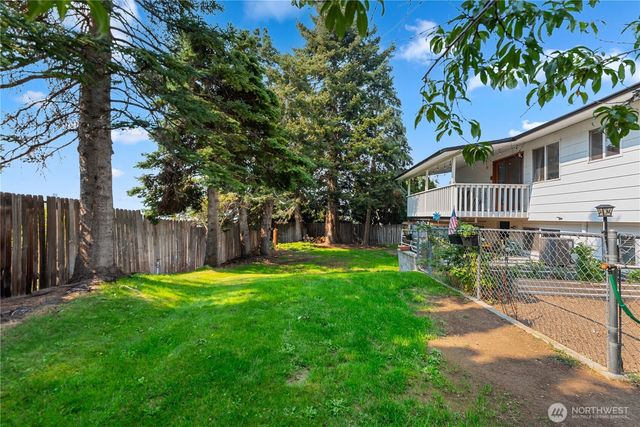 1718 8th St NE, East Wenatchee, WA 98802