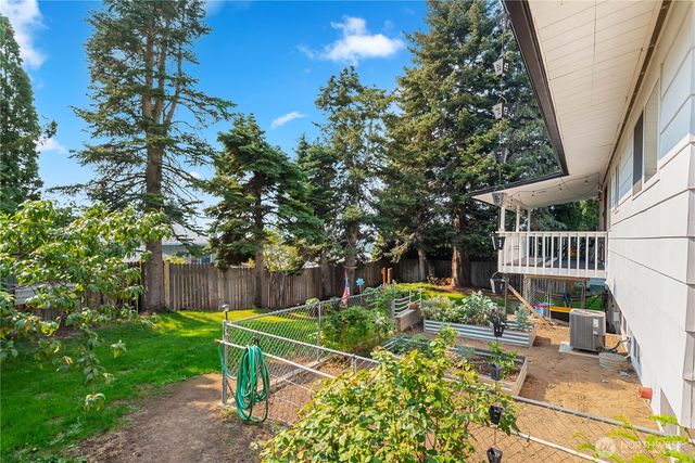 1718 8th St NE, East Wenatchee, WA 98802