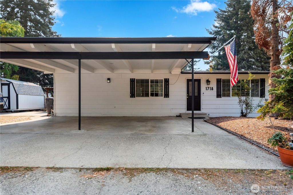 1718 8th St NE, East Wenatchee, WA 98802