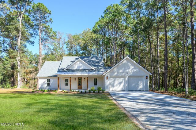 15 Woods Lane, Beaufort, SC 29907