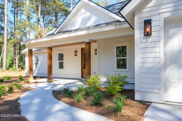 15 Woods Lane, Beaufort, SC 29907