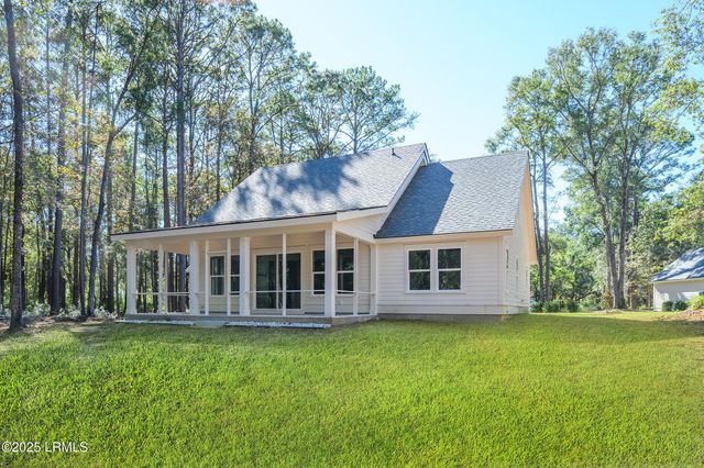 15 Woods Lane, Beaufort, SC 29907