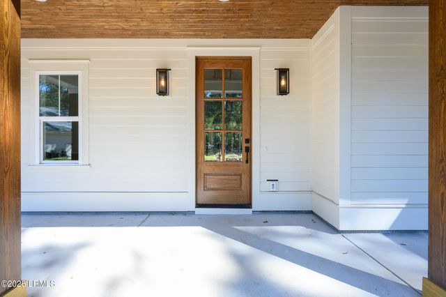 15 Woods Lane, Beaufort, SC 29907