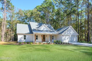 15 Woods Lane, Beaufort, SC 29907