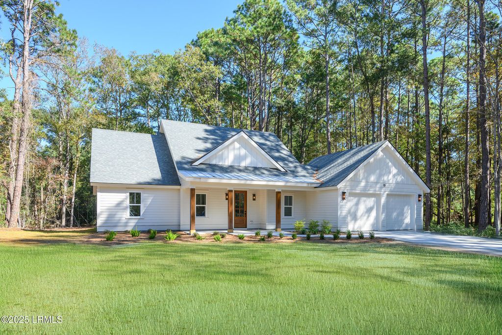15 Woods Lane, Beaufort, SC 29907