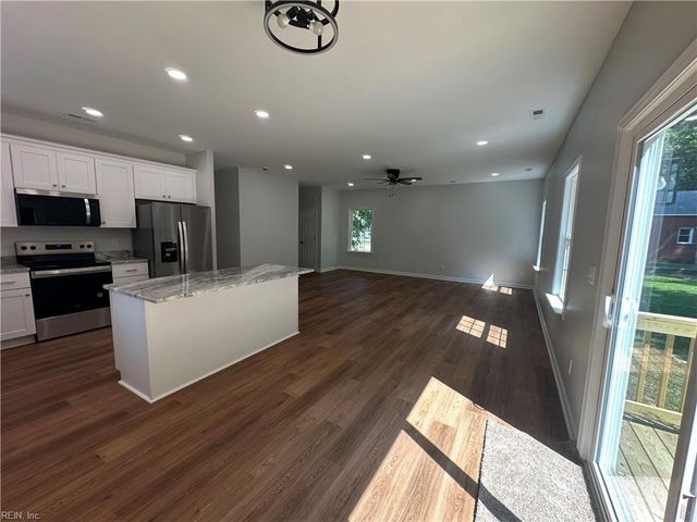 300 East ST, Smithfield, VA 23430
