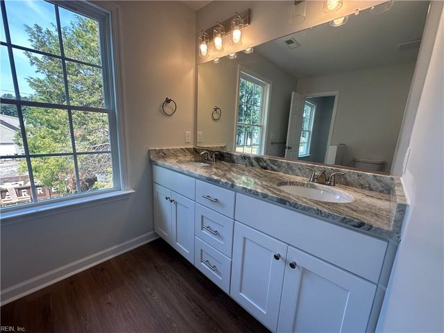 300 East ST, Smithfield, VA 23430