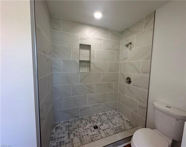 300 East ST, Smithfield, VA 23430