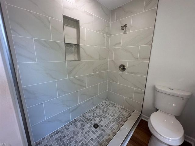 300 East ST, Smithfield, VA 23430