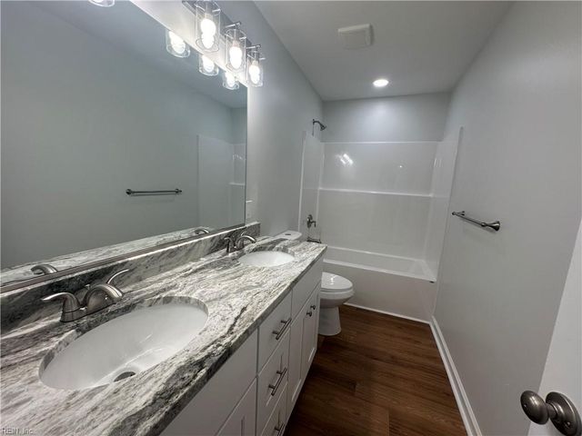 300 East ST, Smithfield, VA 23430