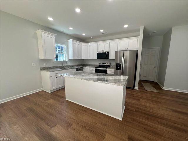 300 East ST, Smithfield, VA 23430