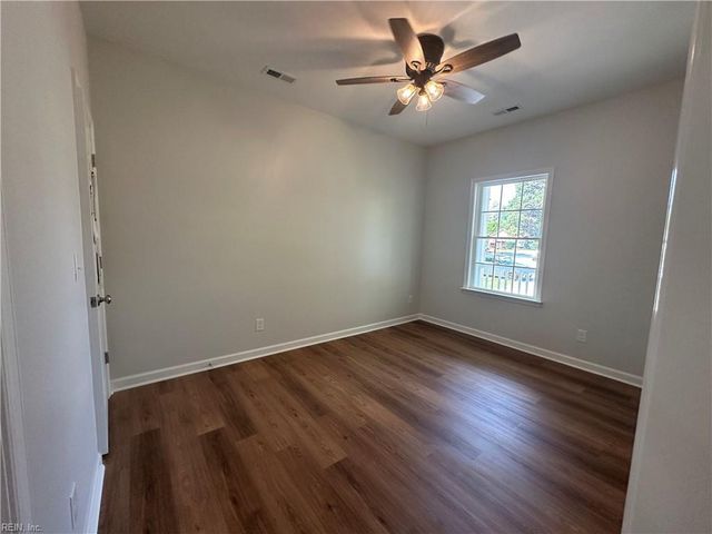 300 East ST, Smithfield, VA 23430