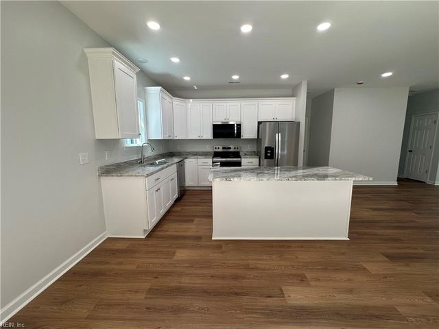 300 East ST, Smithfield, VA 23430