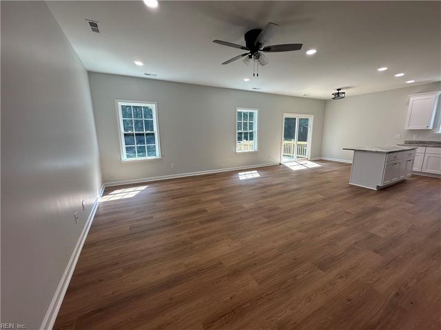 300 East ST, Smithfield, VA 23430