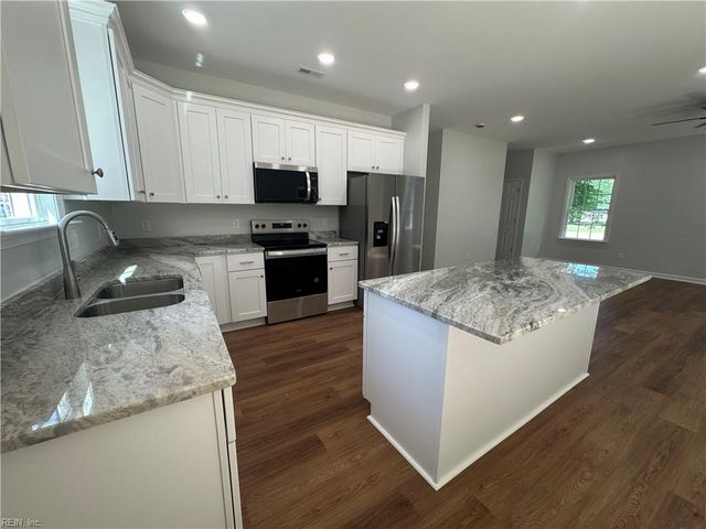 300 East ST, Smithfield, VA 23430