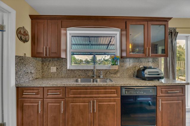 621 SW 98th Terrace, Pembroke Pines, FL 33025