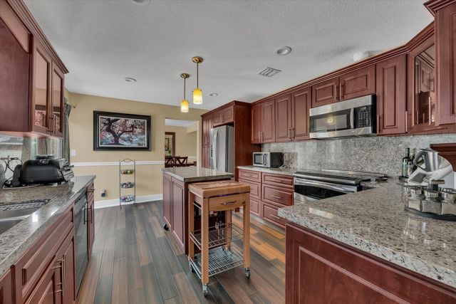 621 SW 98th Terrace, Pembroke Pines, FL 33025