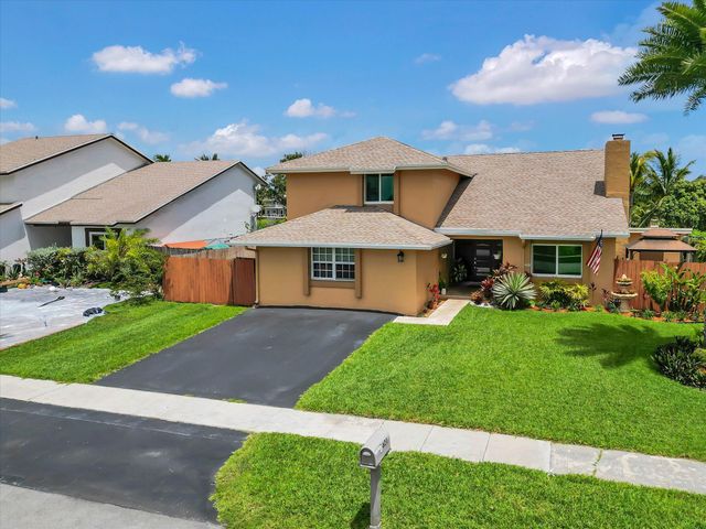621 SW 98th Terrace, Pembroke Pines, FL 33025