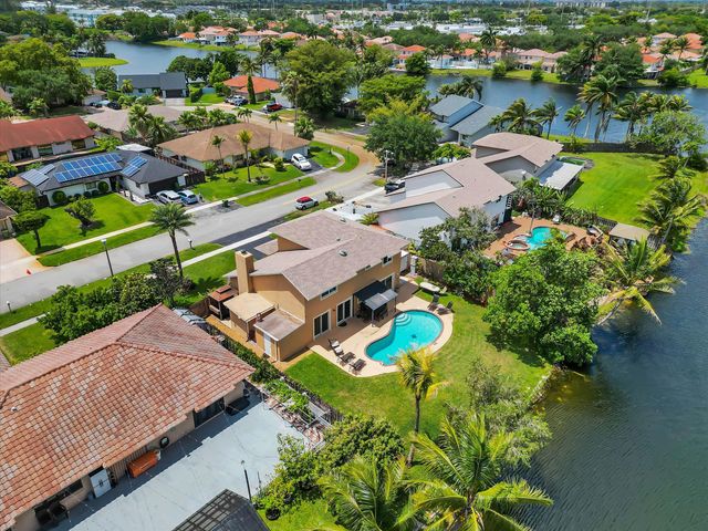 621 SW 98th Terrace, Pembroke Pines, FL 33025