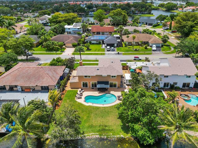 621 SW 98th Terrace, Pembroke Pines, FL 33025