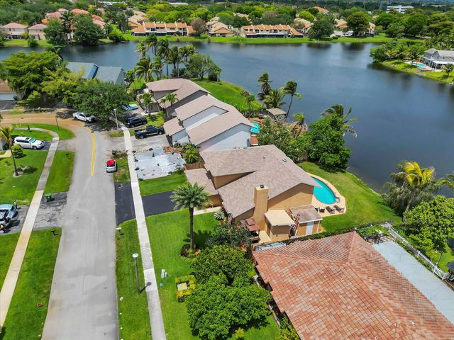 621 SW 98th Terrace, Pembroke Pines, FL 33025