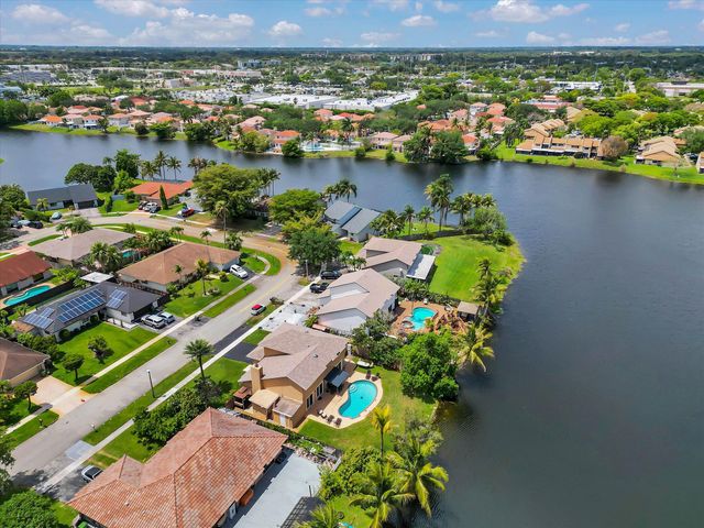 621 SW 98th Terrace, Pembroke Pines, FL 33025