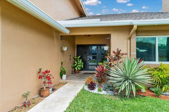 621 SW 98th Terrace, Pembroke Pines, FL 33025