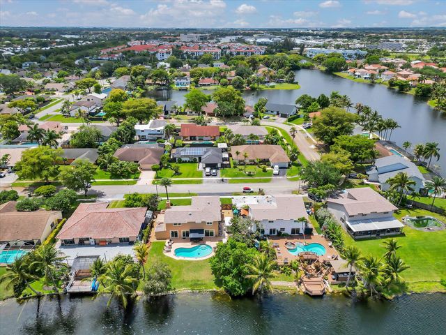 621 SW 98th Terrace, Pembroke Pines, FL 33025