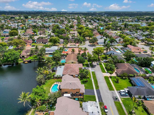 621 SW 98th Terrace, Pembroke Pines, FL 33025