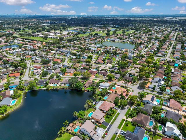 621 SW 98th Terrace, Pembroke Pines, FL 33025