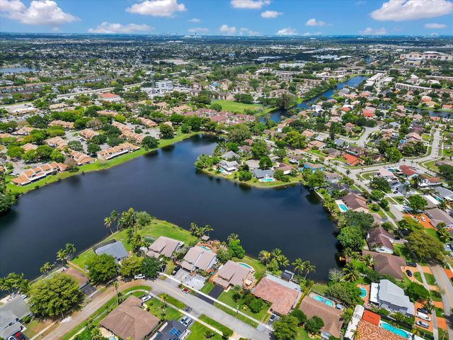 621 SW 98th Terrace, Pembroke Pines, FL 33025
