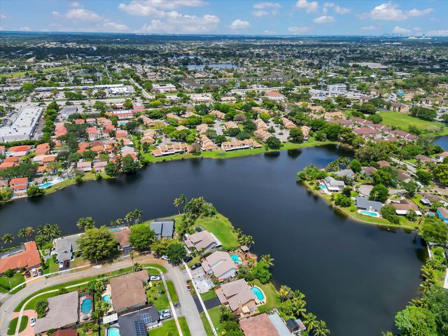 621 SW 98th Terrace, Pembroke Pines, FL 33025