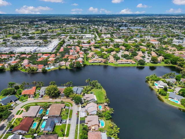 621 SW 98th Terrace, Pembroke Pines, FL 33025