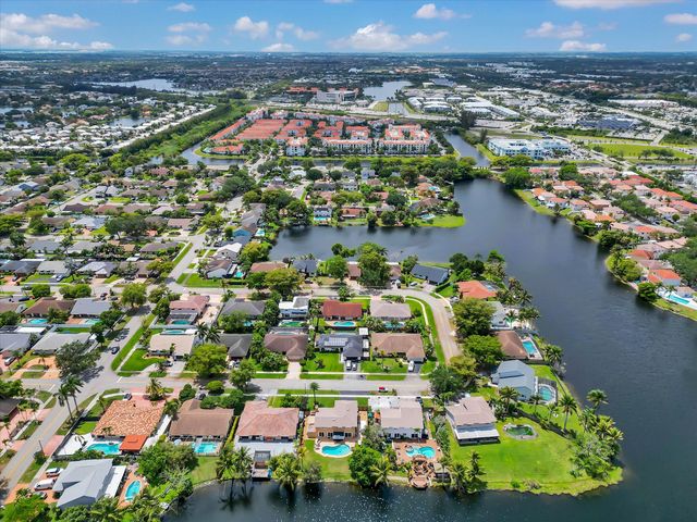 621 SW 98th Terrace, Pembroke Pines, FL 33025