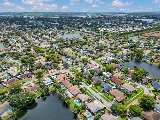 621 SW 98th Terrace, Pembroke Pines, FL 33025