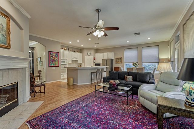 59 W Bellmeade Place, The Woodlands, TX 77382