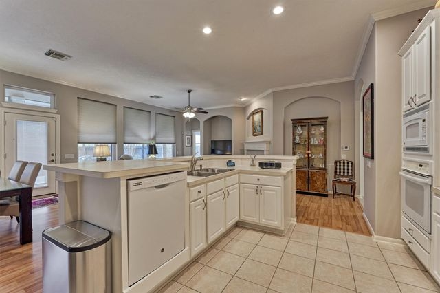 59 W Bellmeade Place, The Woodlands, TX 77382