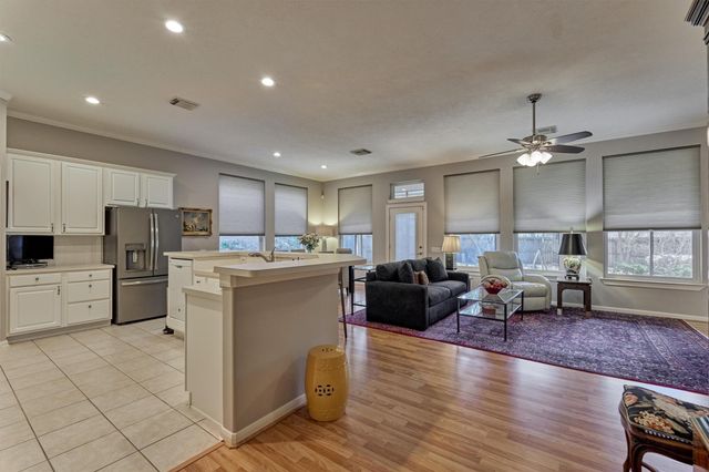 59 W Bellmeade Place, The Woodlands, TX 77382