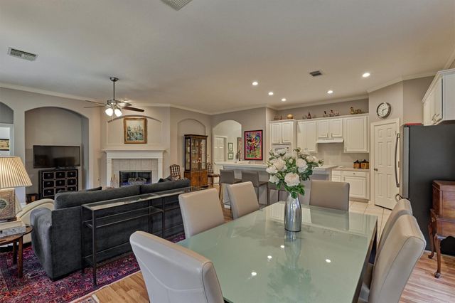 59 W Bellmeade Place, The Woodlands, TX 77382