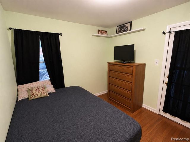 915 E 14 Mile Road, Commerce Twp, MI 48017