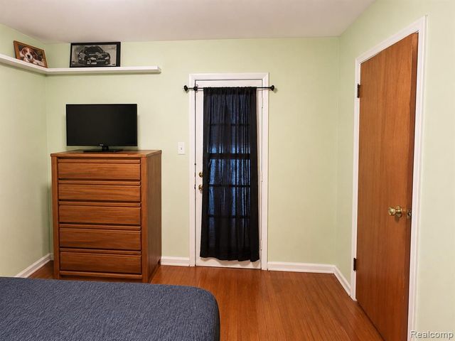 915 E 14 Mile Road, Commerce Twp, MI 48017
