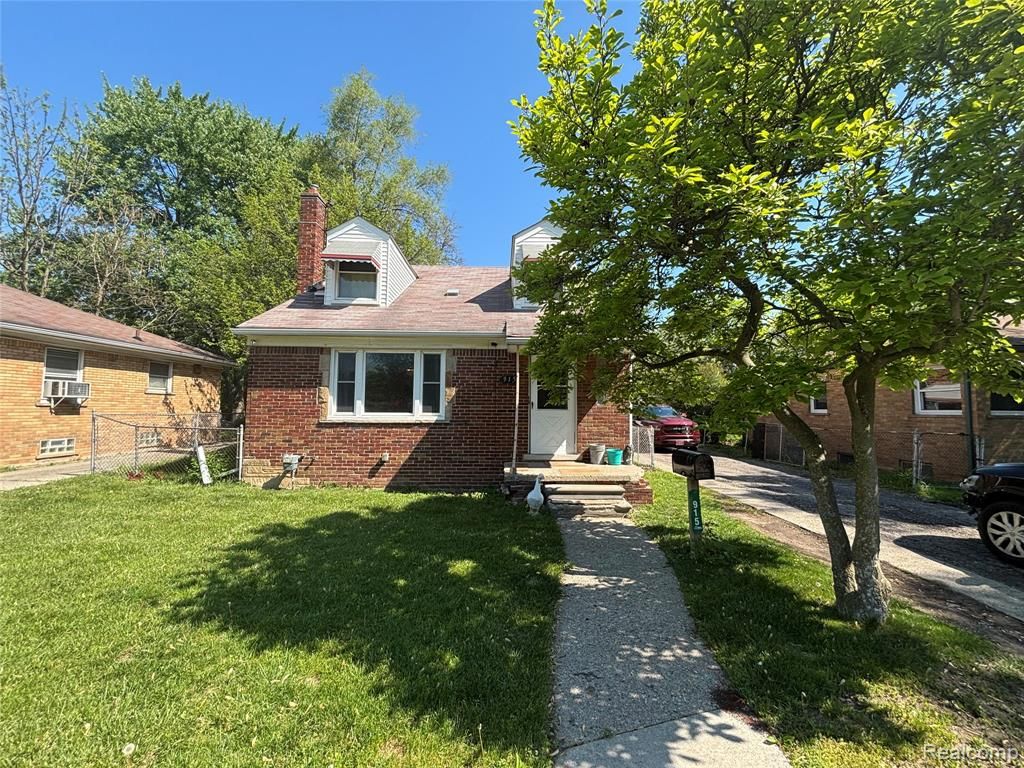 915 E 14 Mile Road, Commerce Twp, MI 48017