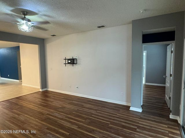 15626 TISONS BLF Road, Jacksonville, FL 32218