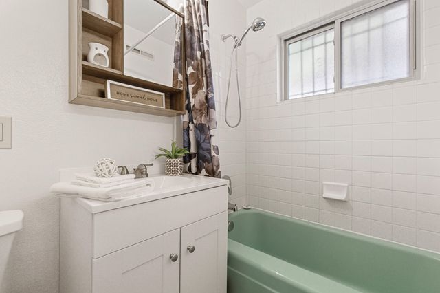 2333 CAGUA Drive NE, Albuquerque, NM 87110