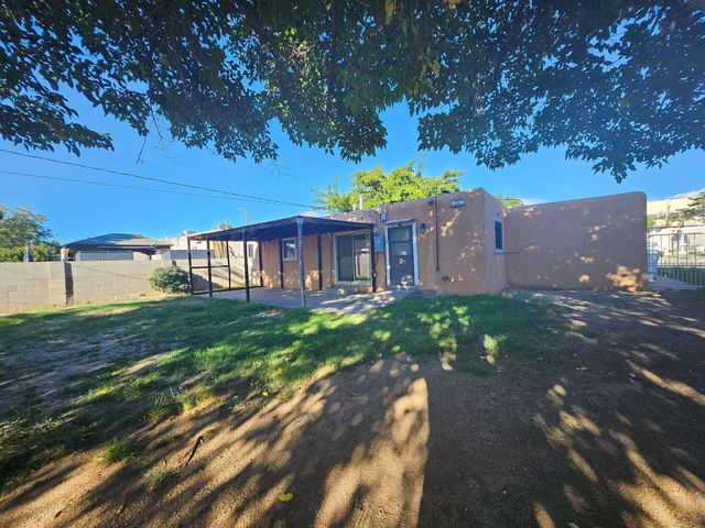 2333 CAGUA Drive NE, Albuquerque, NM 87110